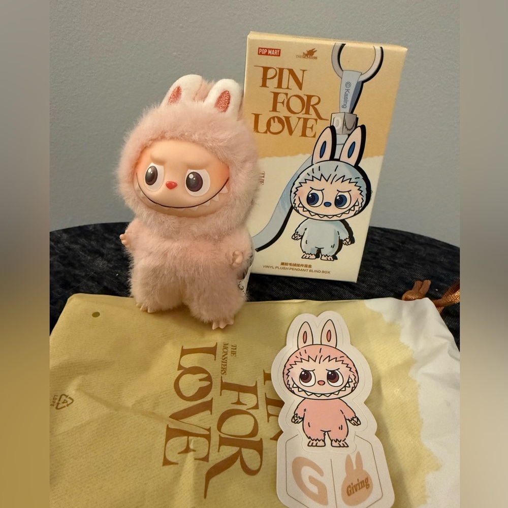 Pop Mart The Monsters Labubu Pin for Love - Letter G